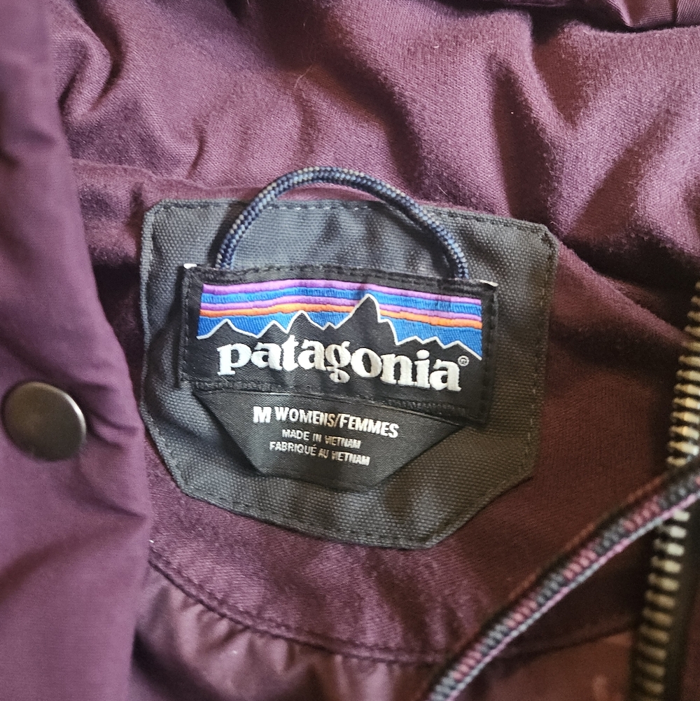 Patagonia Women's Hooded Bivy Down Vest - Picture 3 of 3